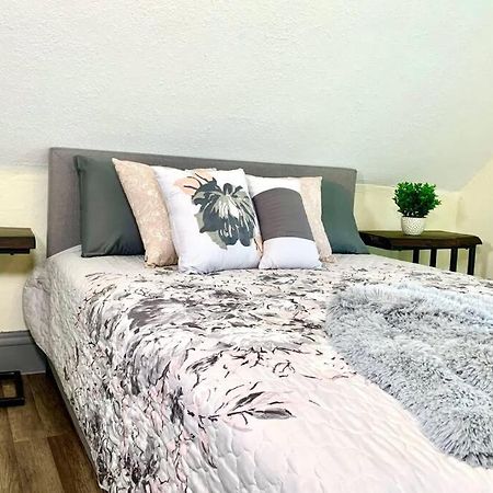 Villa 5Br Niagara Getaway Prime Location-Sleeps 10 Niagara Falls Esterno foto
